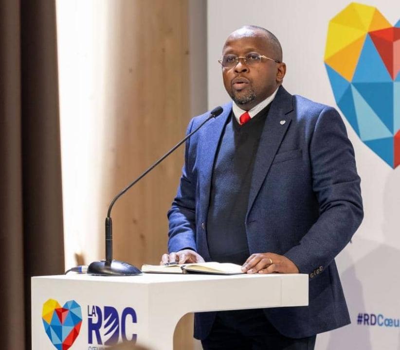 Le VPM Jacquemain Shabani Lukoo animant une conférence de presse en marge de la 56ème édition du Forum économique mondial à Davos