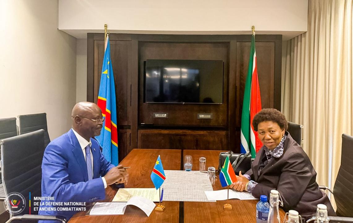 Guy Kabombo et Angie Motshekga conviennent de réviser l’accord militaire de 2004 entre la RDC et l’Afrique du Sud