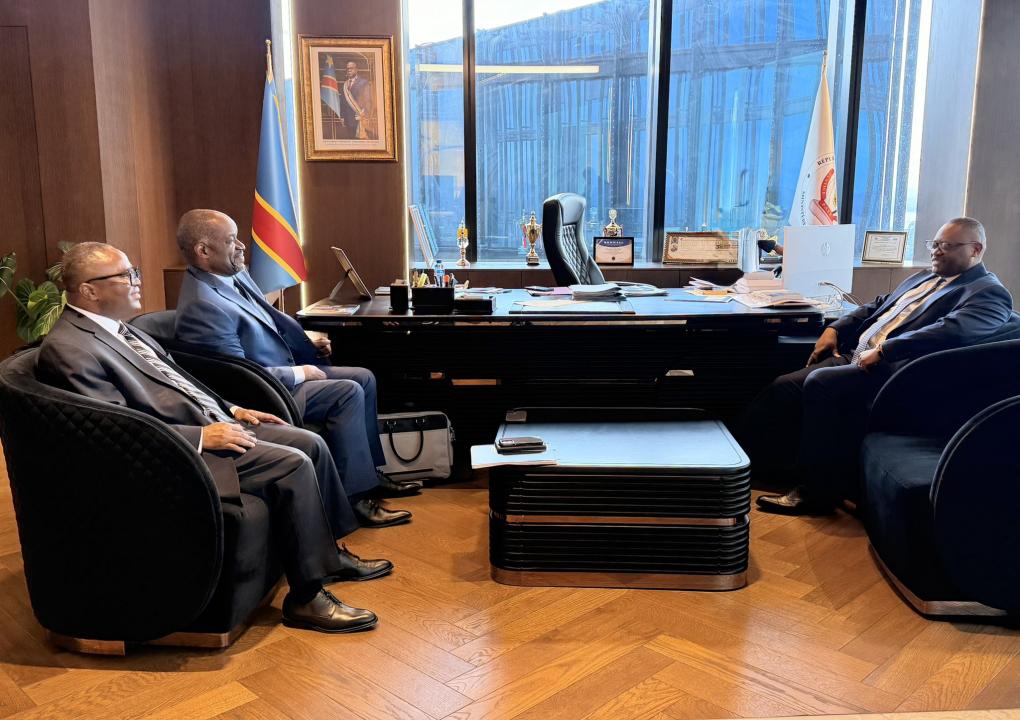 Régis N’Sondé, administrateur au Conseil d’Administration du FMI, reçu à Kinshasa par le ministre Doudou Fwamba