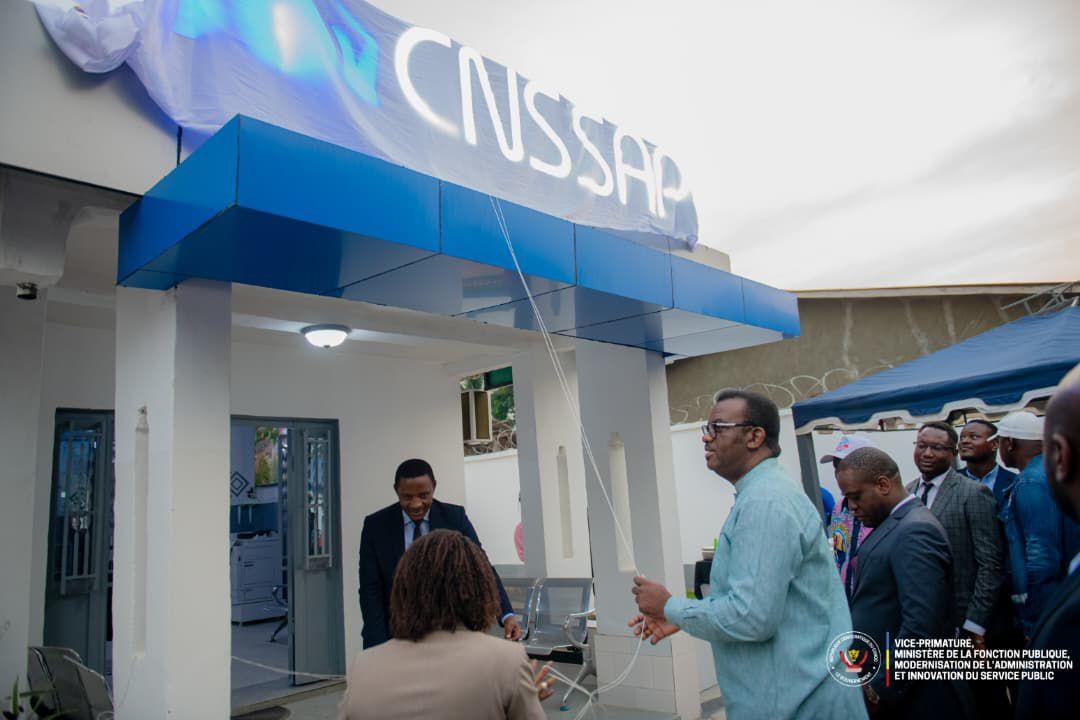 Le VPM de la fonction publique, Jean Pierre LIHAU, inaugure le siège de CNSSAP à Lisala