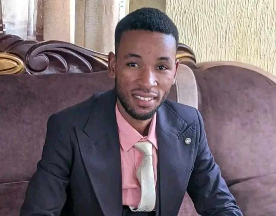 Samson Fabrice Nyandabaga,  journaliste et Directeur de la Radio communautaire Flash FM de Kamanyola