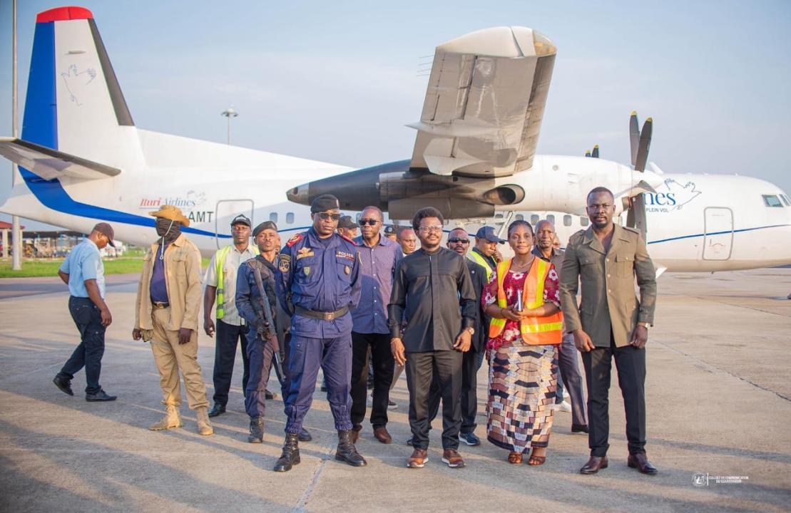 Le Gouverneur Paulin Lendongolia à l’aéroport de Bangboka quelques jours après une attaque revendiquée par le M23-AFC