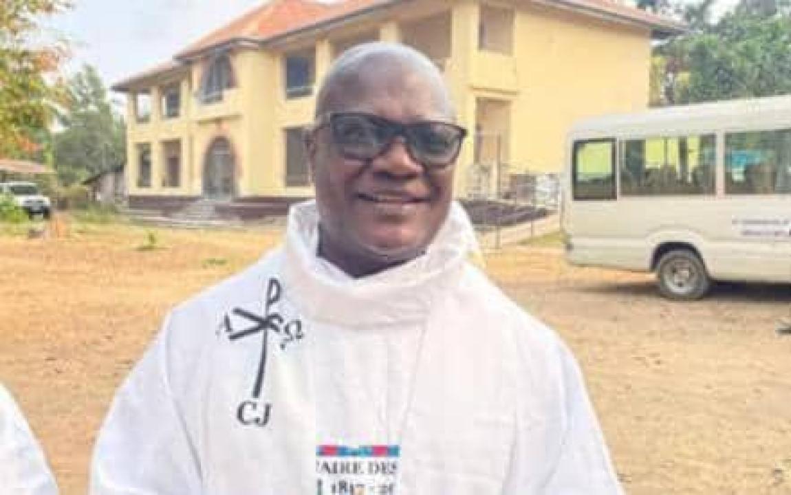 Père Georges Léon Pierre MINGA MIKOBI, Curé de la Paroisse Saint Louis de Gonzague de Kimbanseke [Photo d'illustration ]