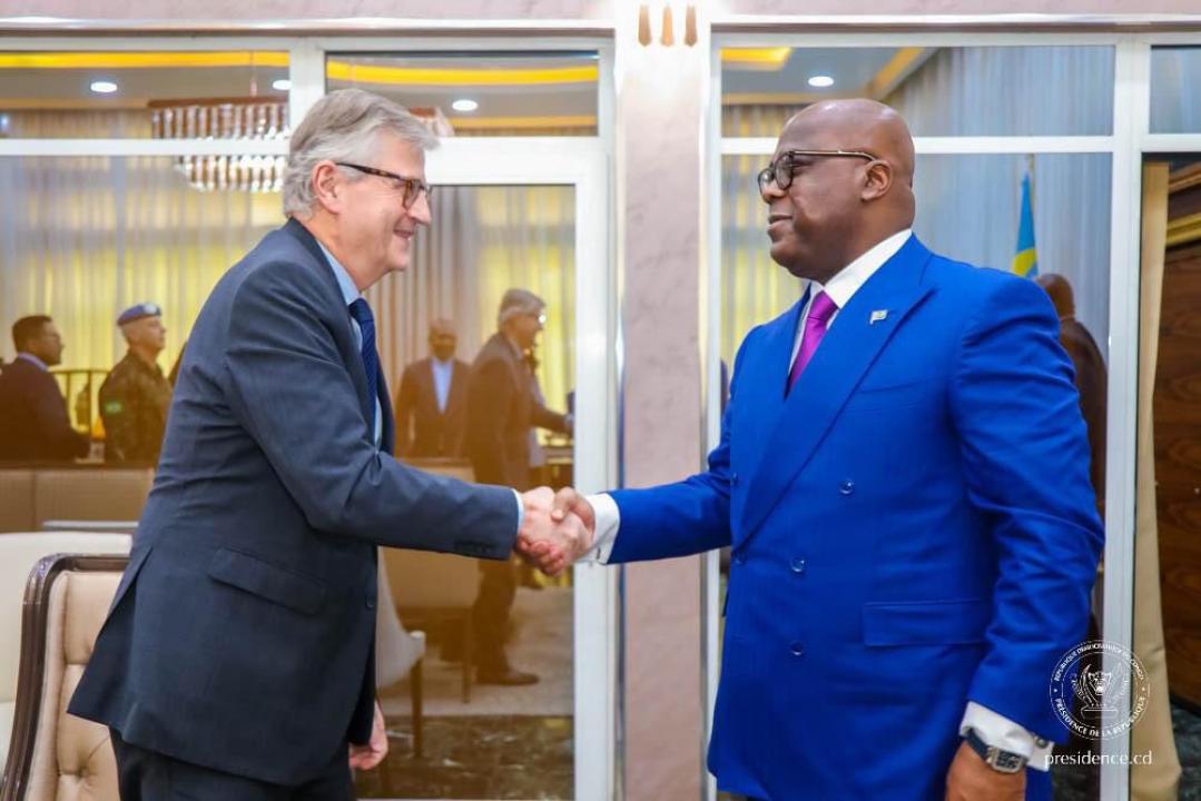 Poignée de main entre le SGA de l’ONU Jean-Pierre Lacroix et le Président Félix Tshisekedi