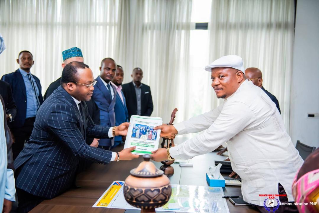 Archevêque Dodo Kamba et Jean-Marc Kabund lors d'une rencontre autour des questions liées au dialogue politique en RDC