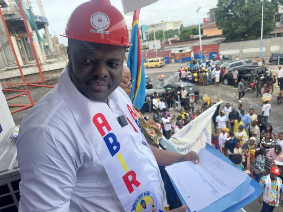 Le député Auguy Kalonji lance la campagne de collecte de signatures pour l’insertion de la justice transitionnelle dans la Constitution 