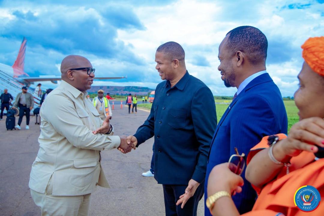 Jean-Michel Sama Lukonde , ccueilli à l'aéroport par le Gouverneur intérimaire du Haut-Katanga, Kazembe Shula [photo d'illustration]