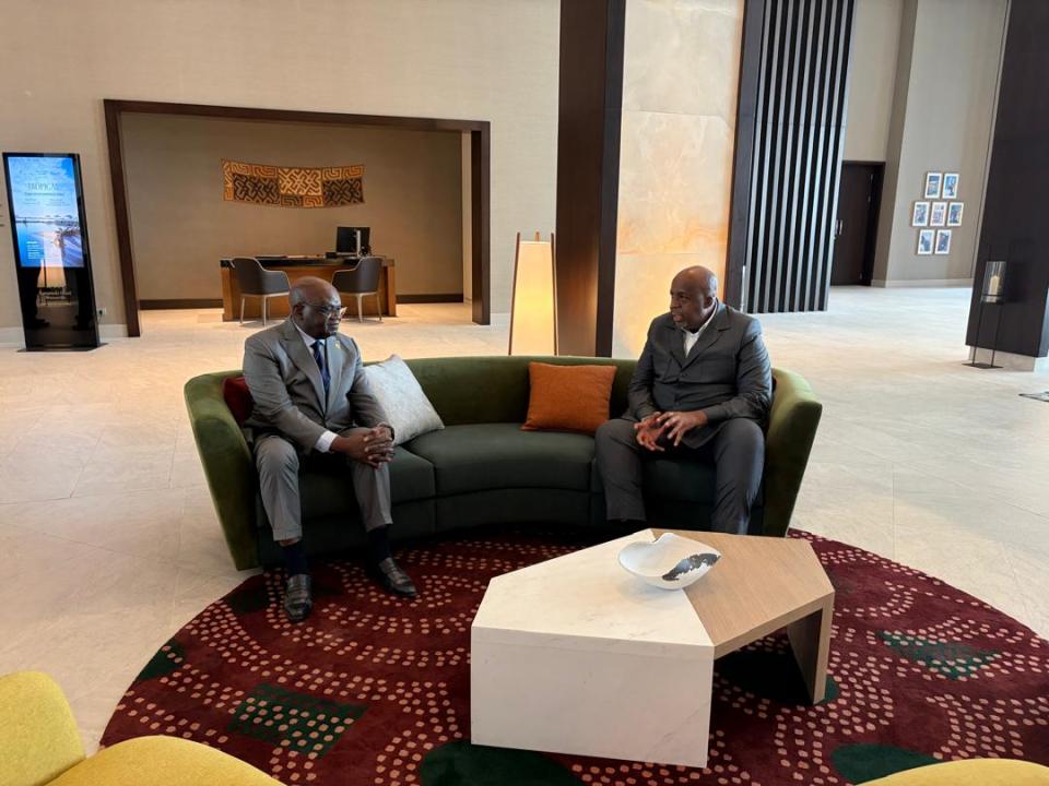 Aimé Molendo Sakombi, ministre rd-Congolais des Ressources hydrauliques et Électricité,  reçu par son homologue du Congo-Brazza