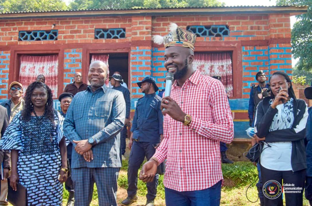 Le Gouverneur de la province de Haut-Uele, Jean Bakomito, échange avec ses administrés