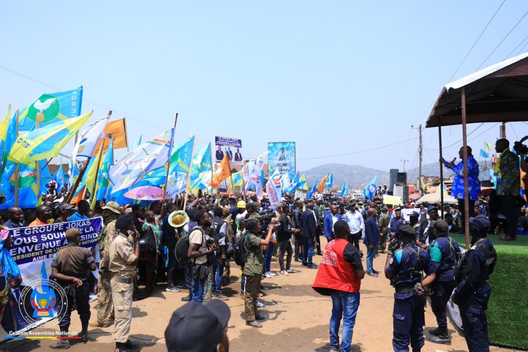 Aimé Boji en plein meeting à Kasindi, frontière entre la RDC et l’Ouganda