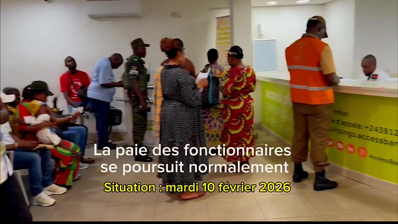 Des fonctionnaires de l’Etat congolais percevant leurs salaires à Access Bank de Bandal
