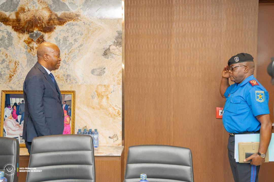 Le VPM Muzito reçoit le Commissaire général Benjamin Alongaboni, numéro de la PNC à Kinshasa