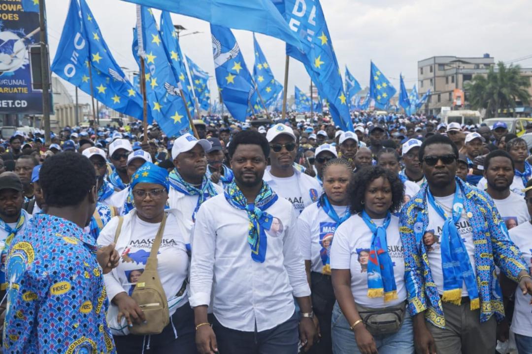 Mardochée Nsele, président de la FIDEC, accompagné de ses sympathisants [photo d’illustration]