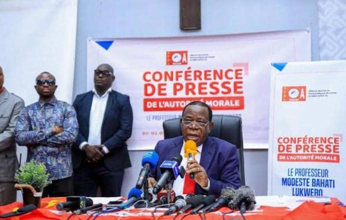 Le sénateur Modeste Bahati Lukwebo, aussi président national de l’AFDC-A, lors d’une conférence de presse à Kinshasa