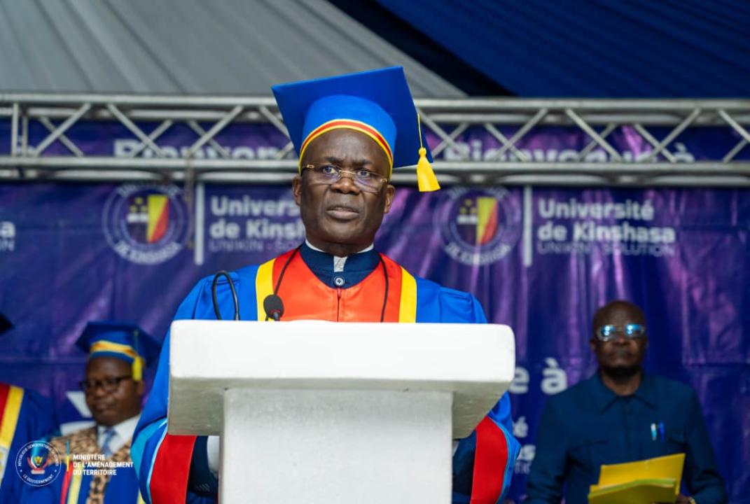 Le ministre Jean-Lucien Bussa