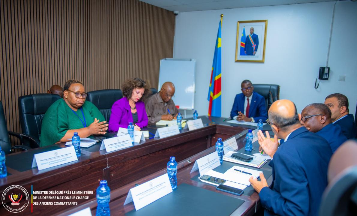 Le ministre délégué Eliezer Ntambwe, lors d'une réunion avec le corps diplomatique, jeudi 06 mars 2026, à Kinshasa