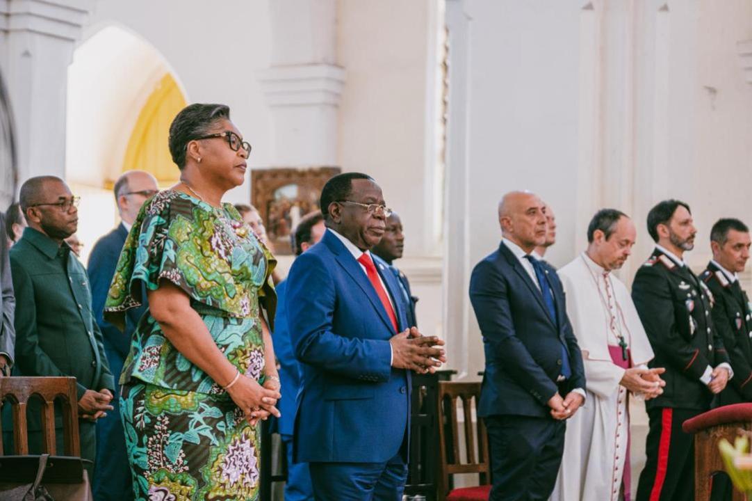 La Première Ministre Judith Suminwa prenant part à une messe de commémoration du cinquième anniversaire de la mort de l’ambassadeur Luca Attanasio