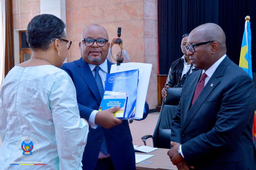 La Première ministre Judith Suminwa a déposé la loi sur l’accord de paix avec Kigali et l’accord stratégique avec Washington aux présidents des deux chambres du Parlement [photo d’illustration]