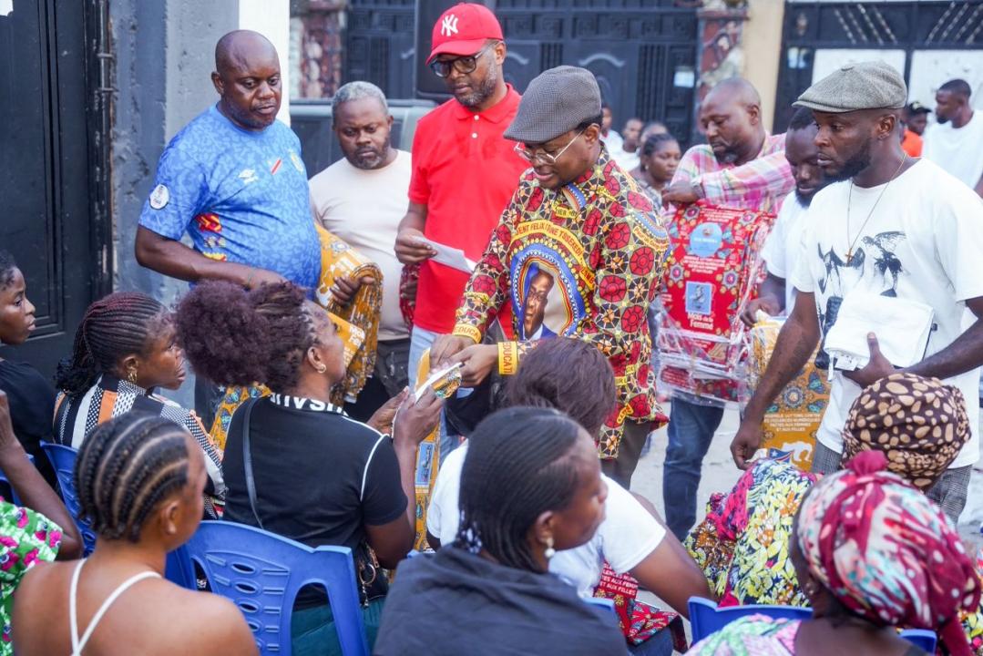 Le Député provincial Jared Phanzu échange avec les femmes de la Commune de Bandalungwa à l'occasion de la journée de la femme