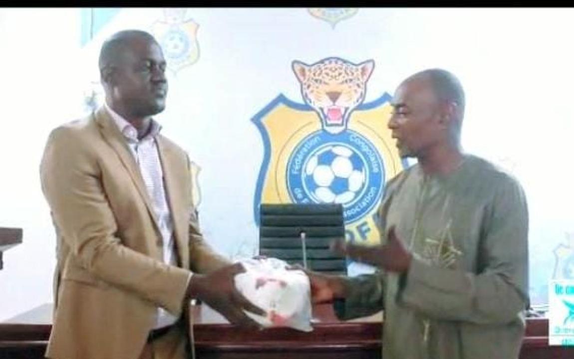 Le président de BE COOL Bilenge, Clester Mboma, et le Directeur technique de la FECOFA Médard Lusadisu.