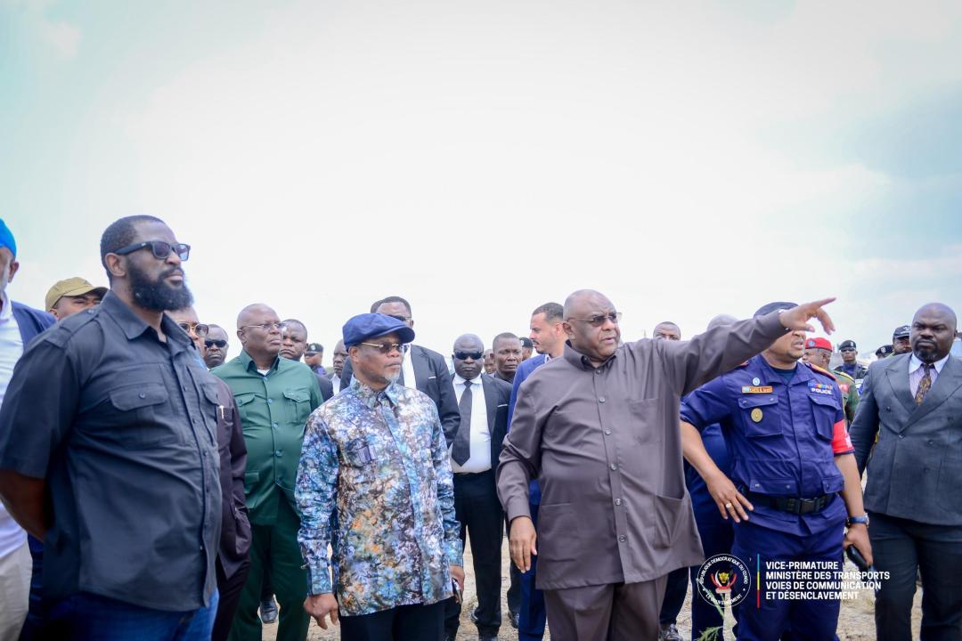 Le VPM Bemba à la tête d’une grande délégation pour évaluer l’état d’avancement des travaux de déblaiement entrepris pour la réhabilitation du chenal de Kingabwa