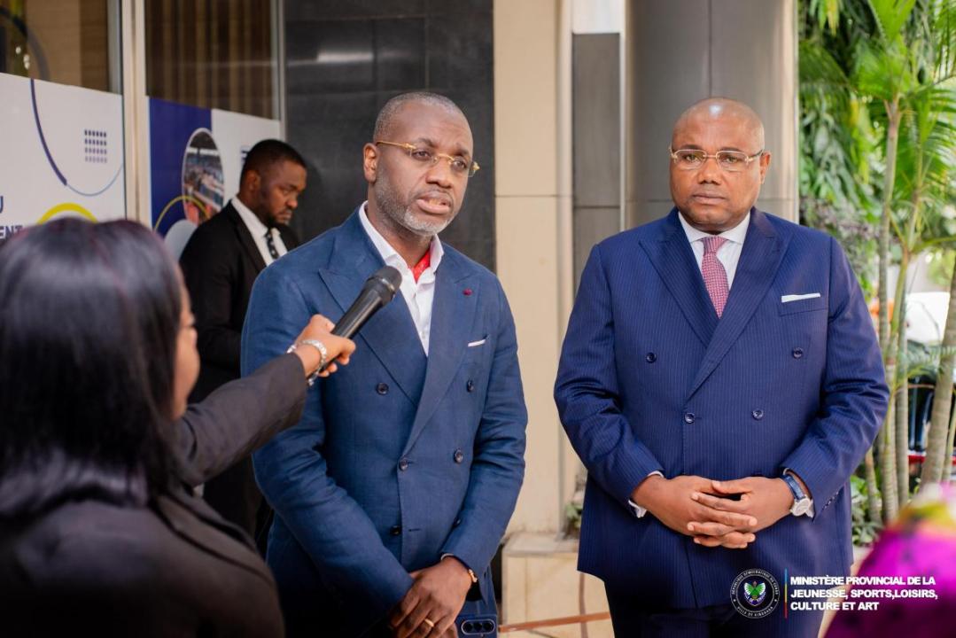 Le ministre provincial de la Jeunesse de Kinshasa, Bob Amisso Yoka, avec le directeur général adjoint du FPI, Blaise Mastaky Birindwa [photo d'illustration]