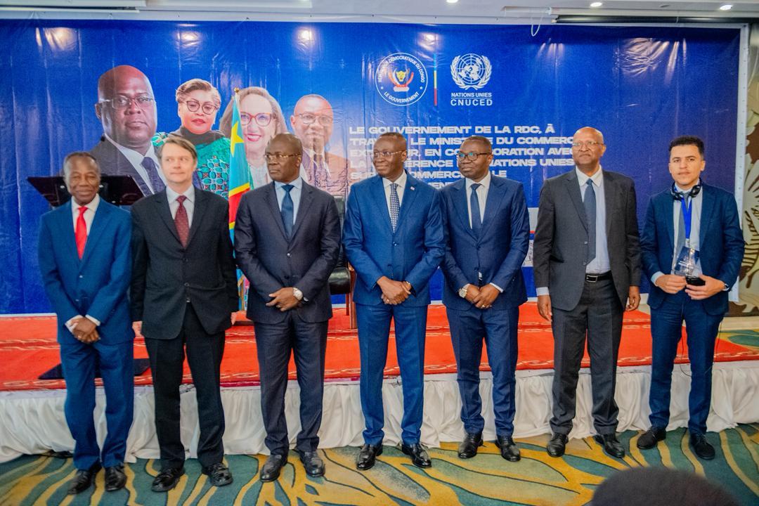 Quelques membres du Gouvernement congolais ainsi que les représentants de la CNUCED lors du lancement d'un workshop pour le renforcement de capacités productives de la RDC