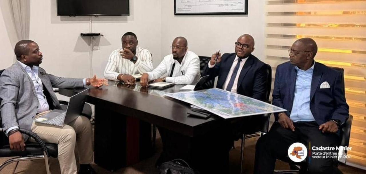Le DG Popol Mabolia Yenga reçoit Eddy Kioni, DG de Buenassa Resources Sarl, dans le cadre du partenariat RDC – USA sur les minerais critiques