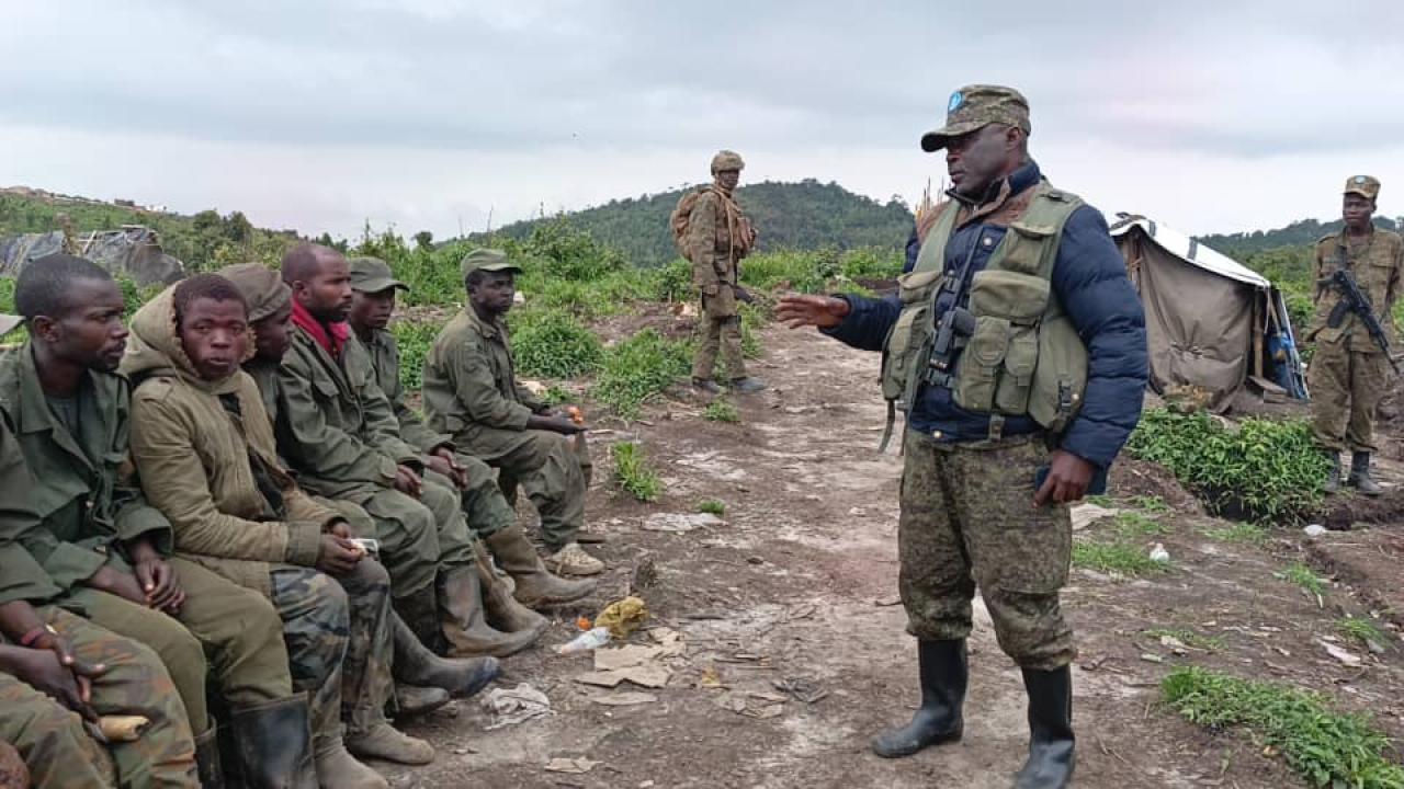 Quelsues rendus du M23-AFC et Twirwaneho presentés au Colonel Apoko Bangala Michel, Commandant ad intérim du Secteur Opérationnel Sukola 2 Sud Sud-Kivu