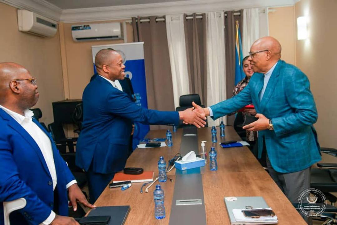 Le Coordonnateur du CPVS, François MUAMBA et Monsieur BADIBANGA, PCA de la SNEL lors de leur entretien