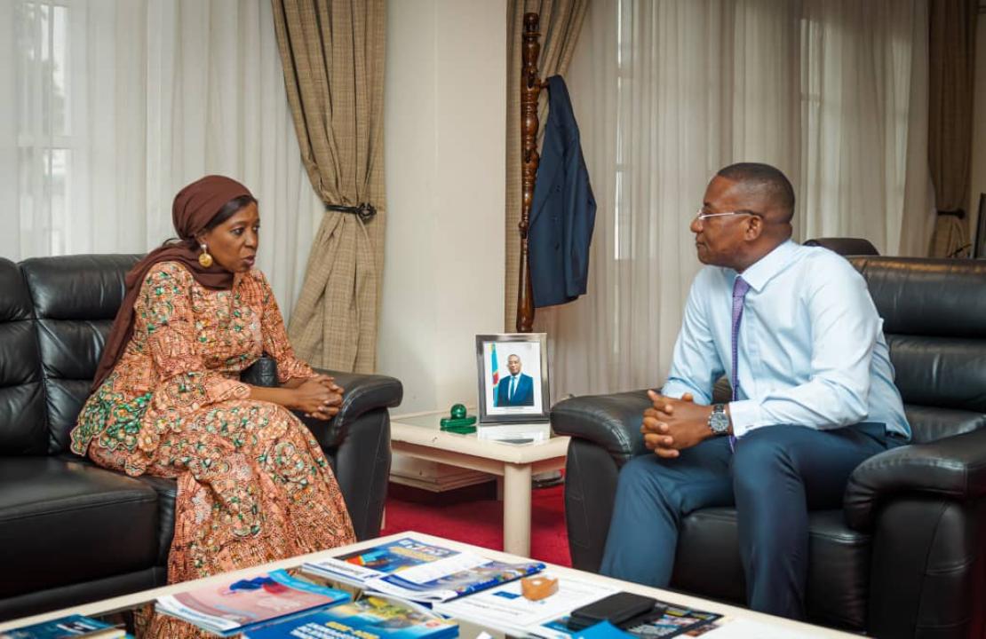 La Directrice exécutive de l'UNFPA, Diene KEITA et le Ministre Guylain NYEMBO MBWIZYA, lors de leur entretien, dans son cabinet de travail.