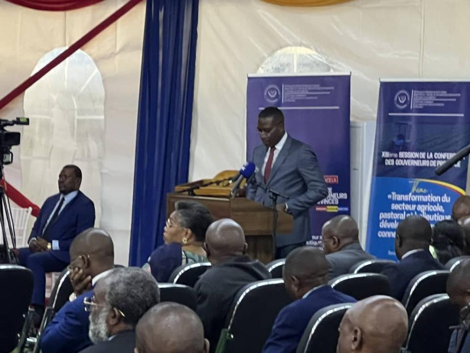 Le ministre Guylain Nyembo intervenant à la 13ème Conférence des Gouverneurs, à Bandundu-ville