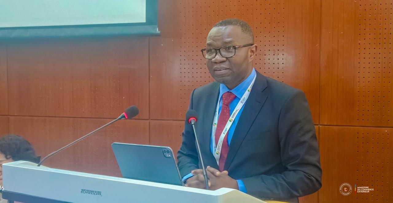 Le ministre rd-Congolais du Commerce extérieur, Julien Paluku Kahongya, s’exprime devant ses pairs réunis en prélude à la Conférence ministérielle de l’OMC