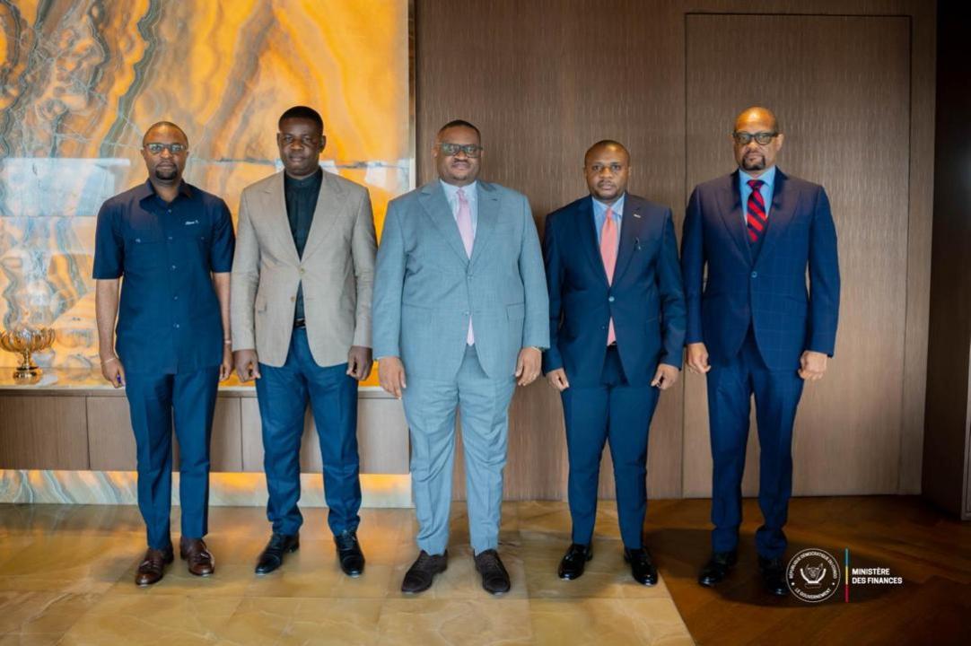 Le Ministre des Finances Doudou Fuamba et la délégation de Transco conduite par son DG Jérémie KILUBU MATONDO après leur entretien avec l'argentier congolais