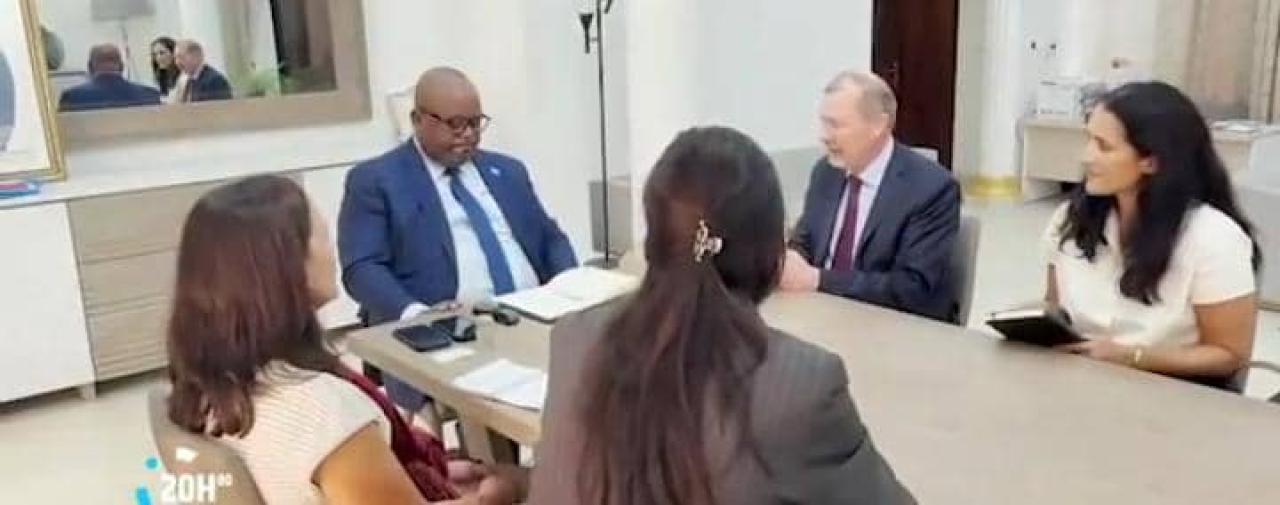 Le président de l'Assemblée nationale Aimé Boji Sangara lors d'une rencontre avec une délégation belge conduite par le représentant spécial du Royaume de Belgique dans le grands lacs, Marc Pecsteen