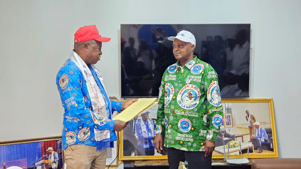 Norbert Basengezi, potentiel remplaçant de Bahati Lukwebo au poste du 2e Vice-président du Sénat, présente sa candidature au Secrétaire permanent de l'Union sacrée Professeur André Mbata