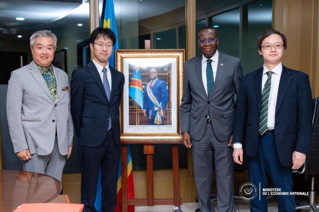 Le VPM de l'économie nationale Daniel Mukoko Samba et la délégation japonaise [photo d'illustration]