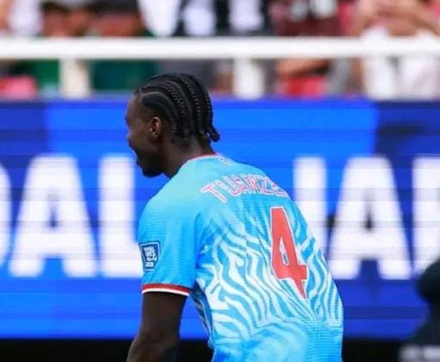 Axel Tuanzebe lors de la célébration de son but face à la Jamaïque.