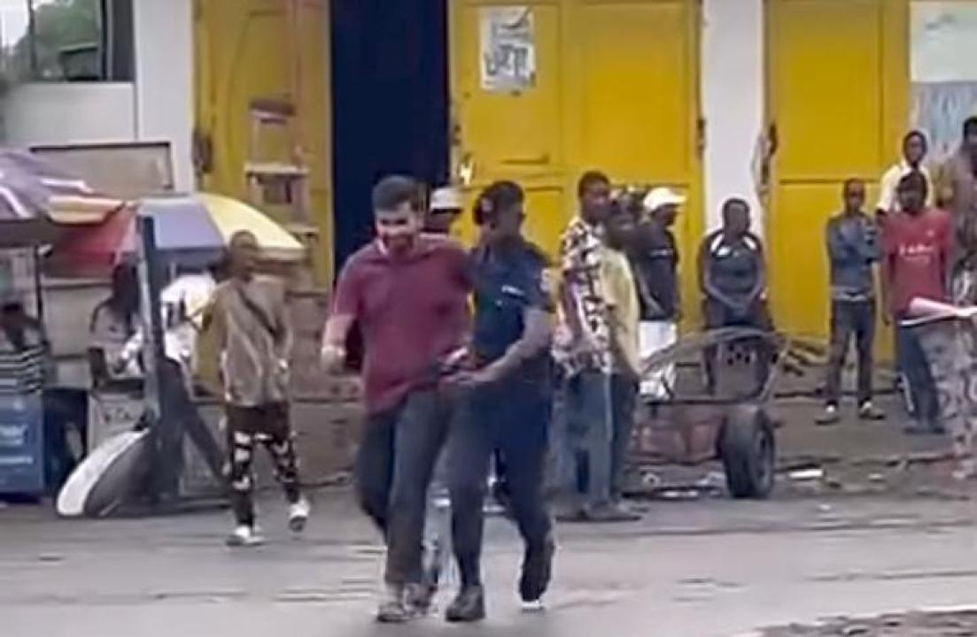 Un sujet indien interpellé par la police pour avoir ouvert son activité pendant le jour déclaré férié