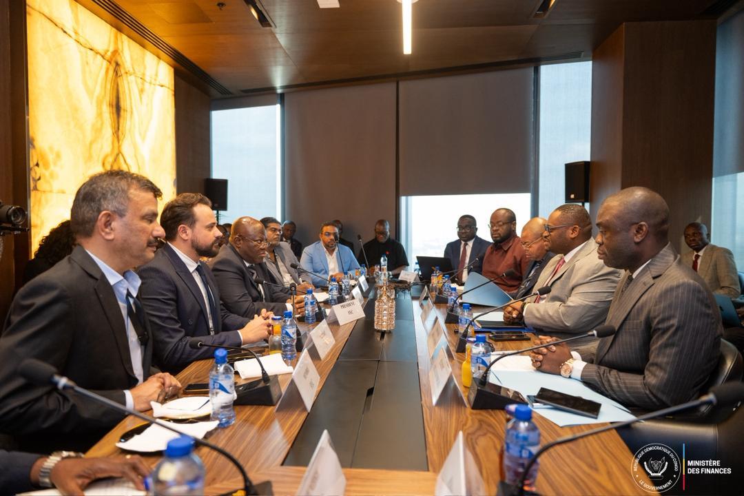 Le Gouvernement congolaise via le ministre des Finances, Doudou Fwamba, en séance de travail avec le secteur privé, représenté par la FEC