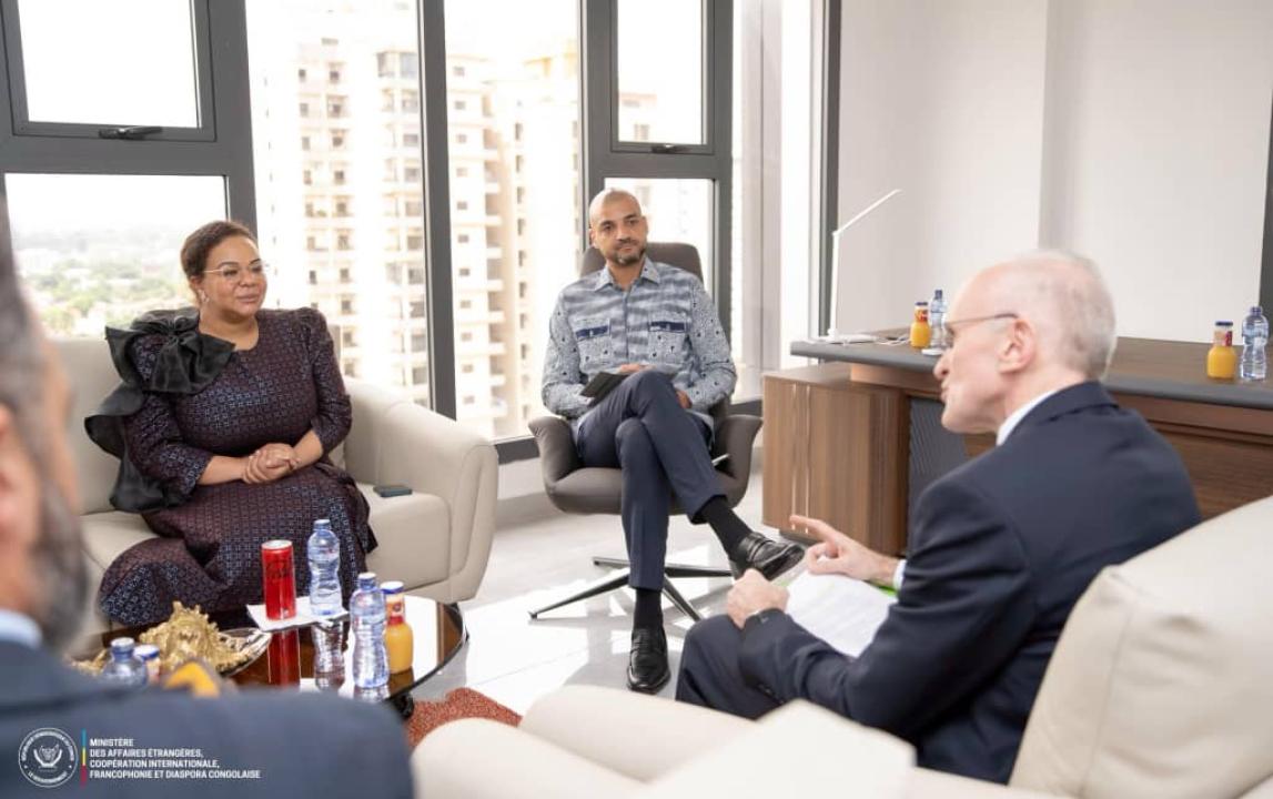 La ministre des affaires étrangères Thérèse Thérèse Kayikwamba Wagner et le Chargé d’Affaires a.i de l’ambassade des États-Unis en RDC, Ian J. McCary [photo d'illustration]