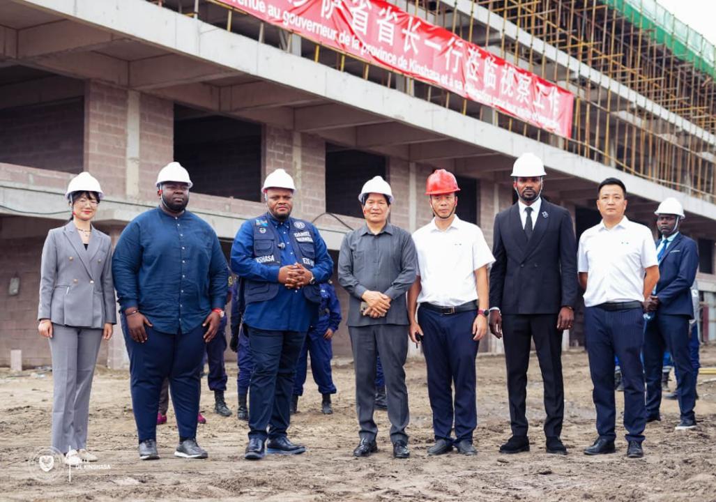 Le Gouverneur de Kinshasa Daniel BUMBA LUBAKI et les responsables du chantiers China City.