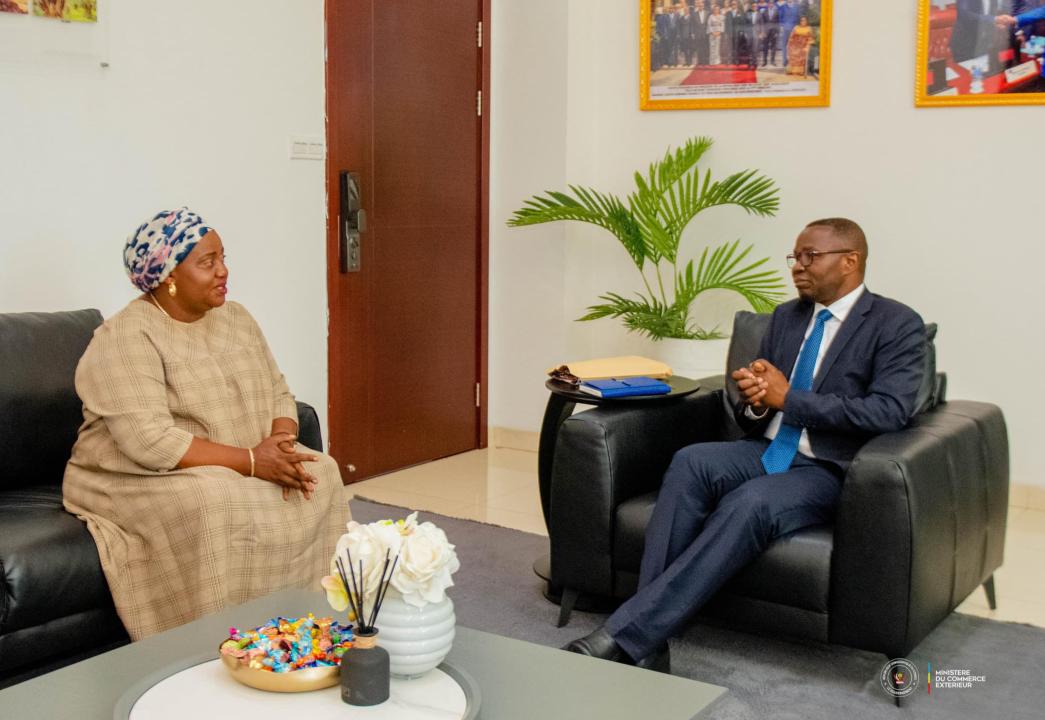 Échange entre Julienne Kandolo Safi, coordonnatrice de la Cellule de la Masculinité Positive et le ministre du Commerce extérieur, Julien Paluku Kahongya