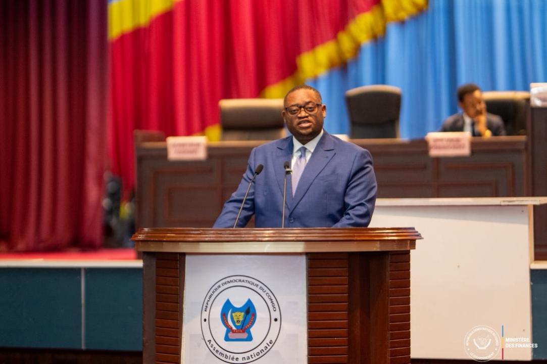 Le ministre Doudou Fwamba Likunde devant l’Assemblée nationale