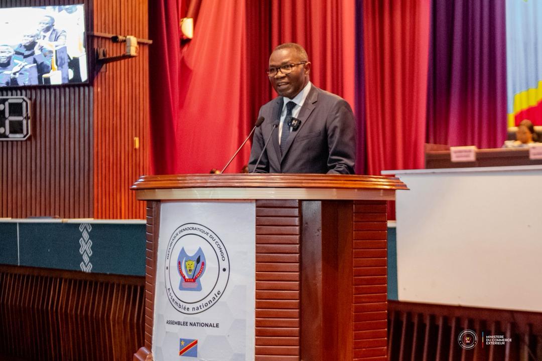 Le ministre du Commerce extérieur, Julien Paluku devant la représentation nationale