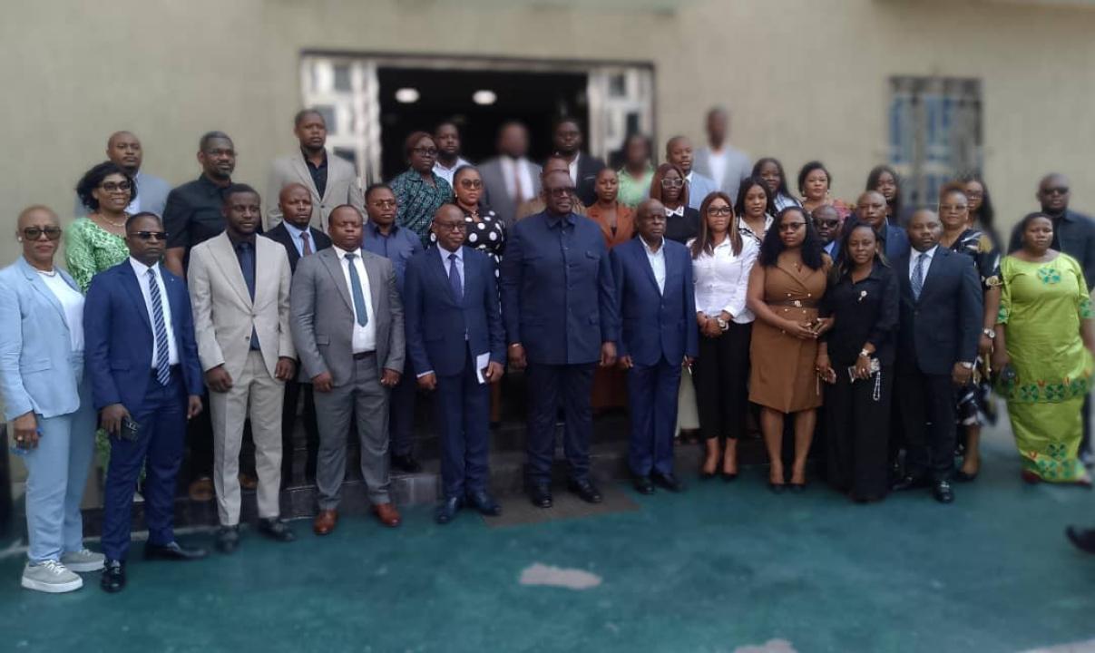Le Ministre des Mines Louis Watum avec les cadres et agents du FOMIN