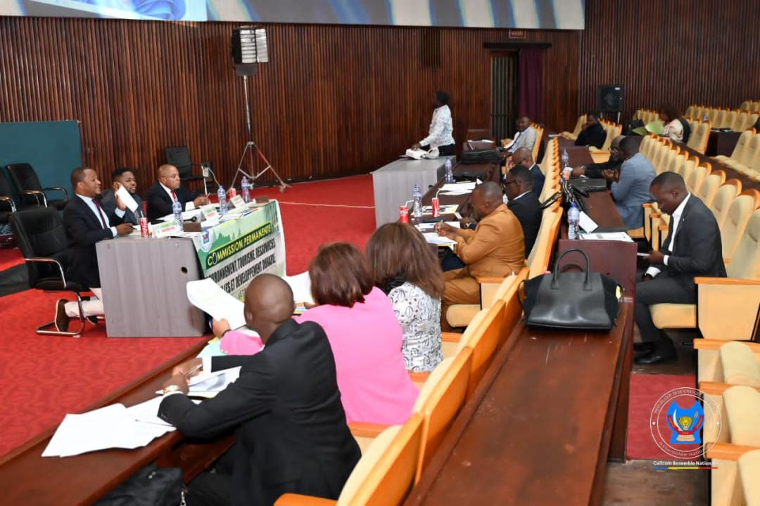 Les membres de la commission Environnement de l'Assemblée nationale, vendredi 10 avril 2026