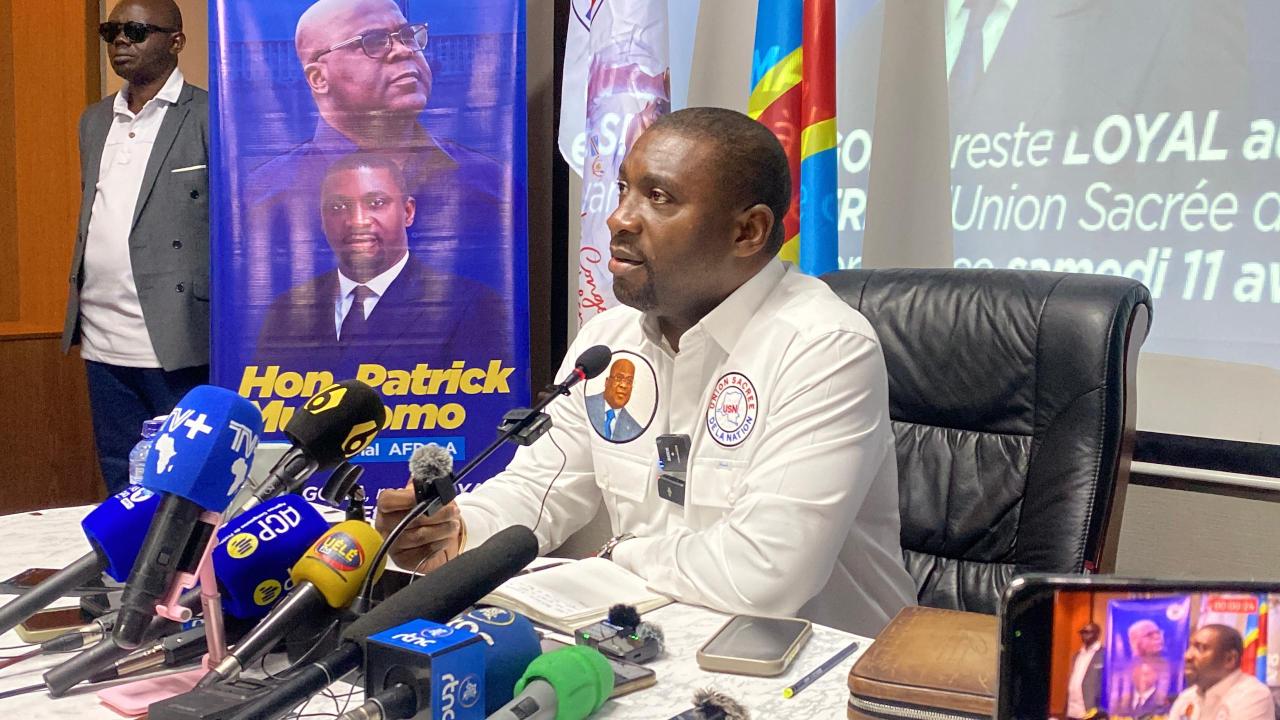 L’élu de Goma, Patrick Munyomo devant la presse à Kinshasa [photo d’illustration]
