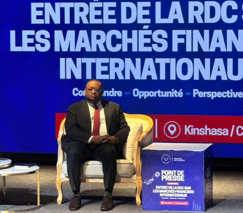 Doudou Fwamba Likunde Li-Botayi, ministre des Finances de la RDC lors d’une conférence de presse,  ce lundi 13 avril 2026, à Kinshasa