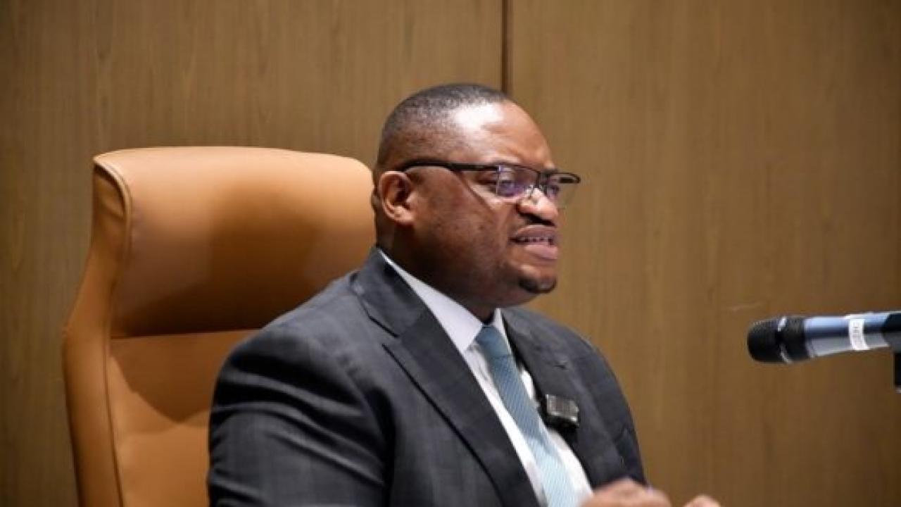 Doudou Fwamba Likunde Li-Botayi,  ministre des Finances de la RDC